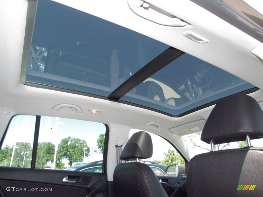 2012 Volkswagen Tiguan SE Sunroof Photos