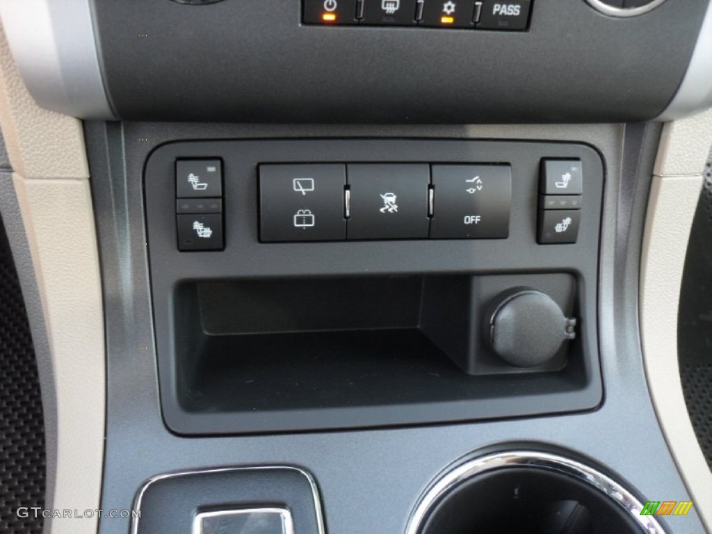 2012 Chevrolet Traverse LT Controls Photo #54024424