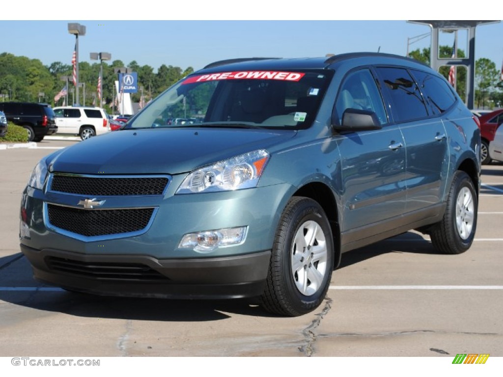 Silver Moss Metallic Chevrolet Traverse