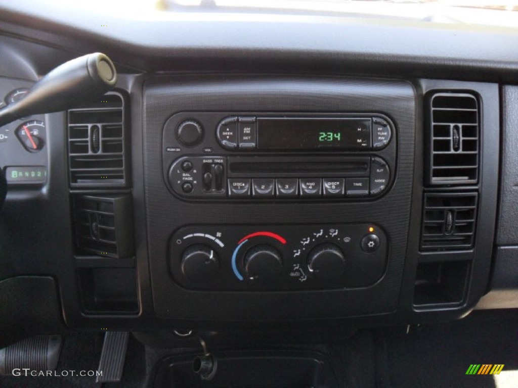 2002 Dodge Dakota Sport Quad Cab Controls Photo #54031856