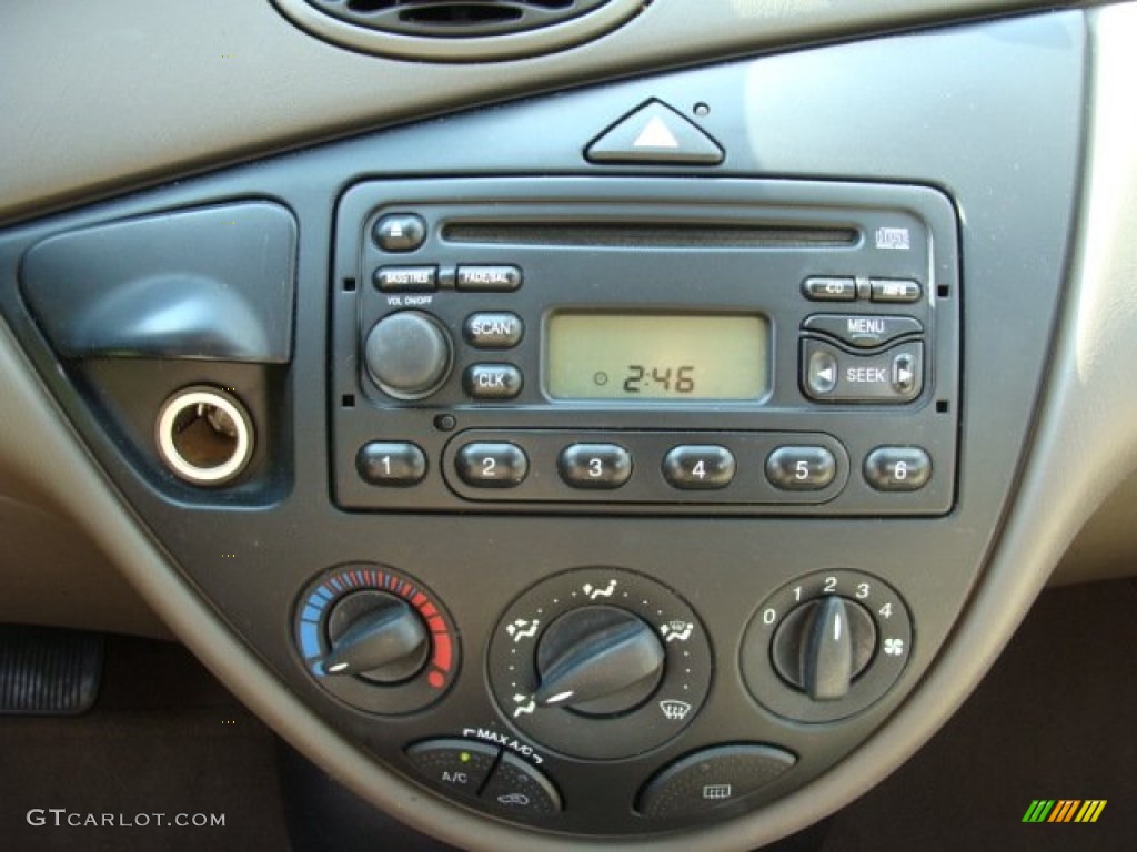 2002 Ford Focus SE Wagon Audio System Photo #54037781