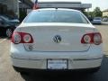 Candy White - Passat Komfort Sedan Photo No. 5