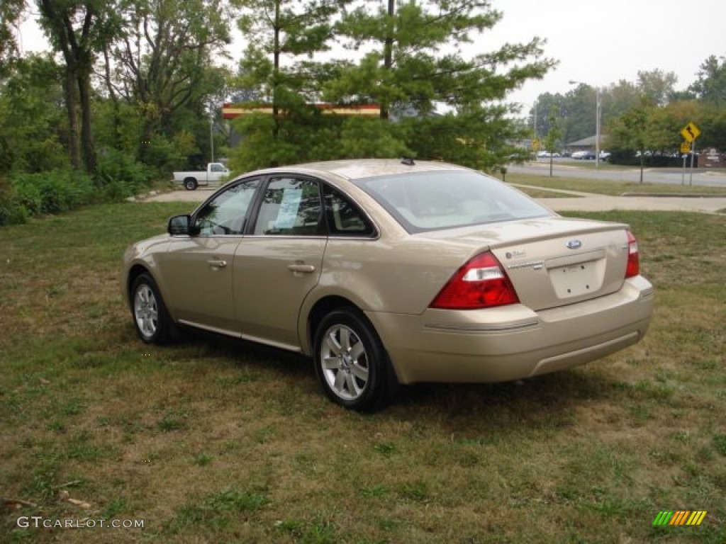 2007 Five Hundred SEL AWD - Dune Pearl Metallic / Pebble photo #2