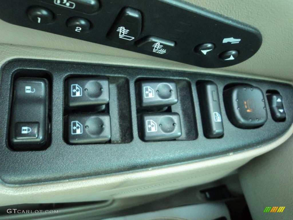 2004 Chevrolet Suburban 1500 LT 4x4 Controls Photo #54039158