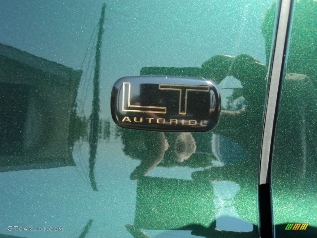 2004 Chevrolet Suburban 1500 LT 4x4 Marks and Logos Photo #54039299