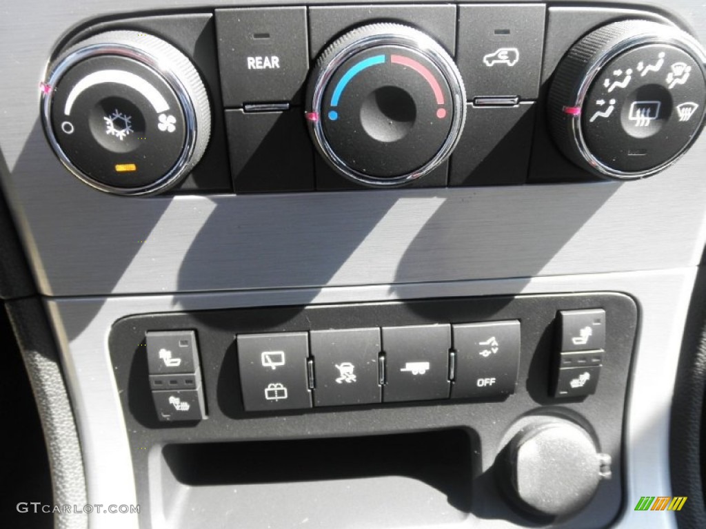 2012 GMC Acadia SLE AWD Controls Photo #54040641