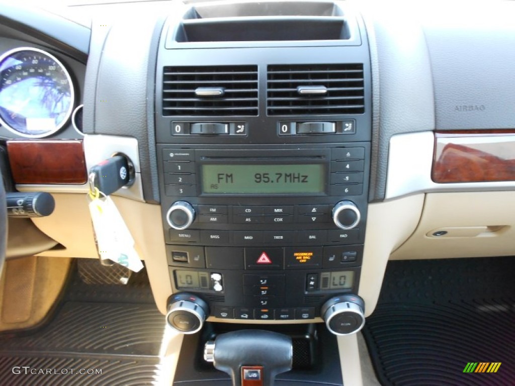 2005 Volkswagen Touareg V6 Controls Photo #54048326