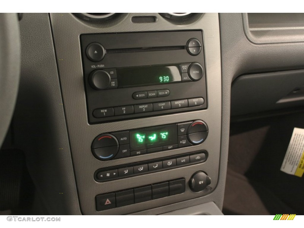 2006 Ford Freestyle SE Audio System Photos