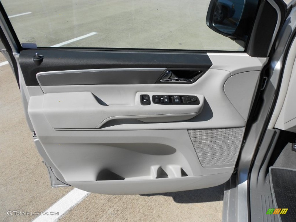 2011 Volkswagen Routan S Aero Gray Door Panel Photo #54053639