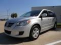 2011 Mercury Silver Metallic Volkswagen Routan SE  photo #3