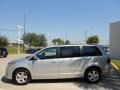 2011 Mercury Silver Metallic Volkswagen Routan SE  photo #4