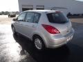 Brilliant Silver - Versa 1.8 S Hatchback Photo No. 5