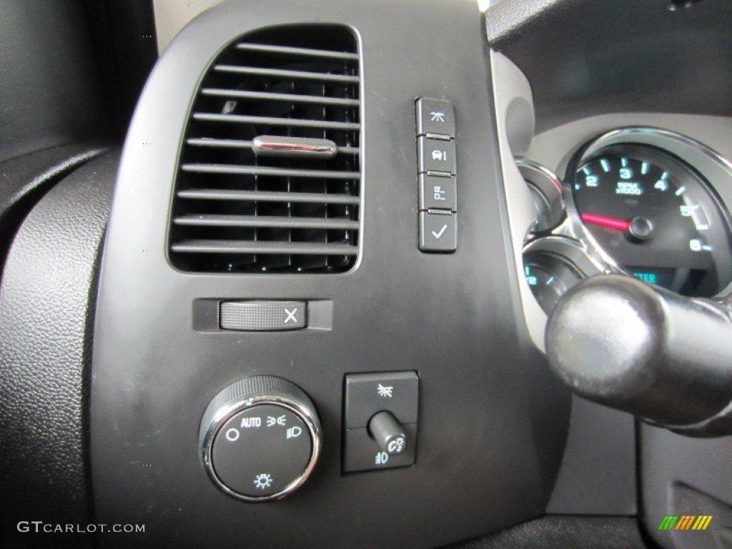 2007 Chevrolet Silverado 1500 LT Extended Cab 4x4 Controls Photo #54055118