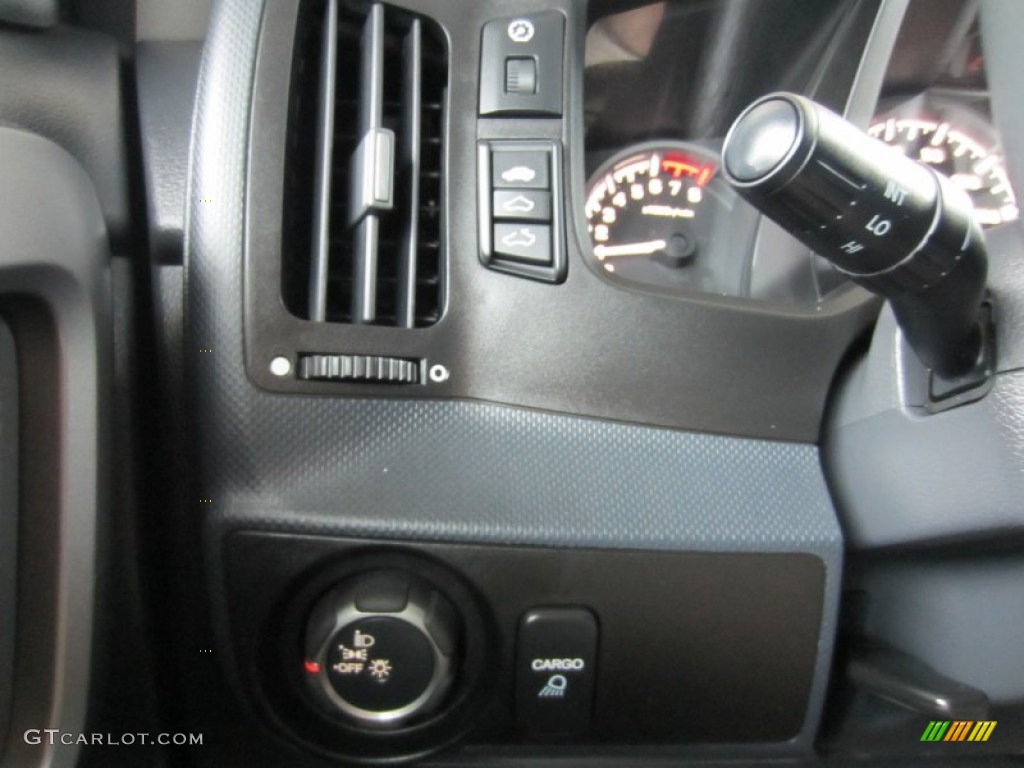 2010 Honda Ridgeline RTL Controls Photo #54056561