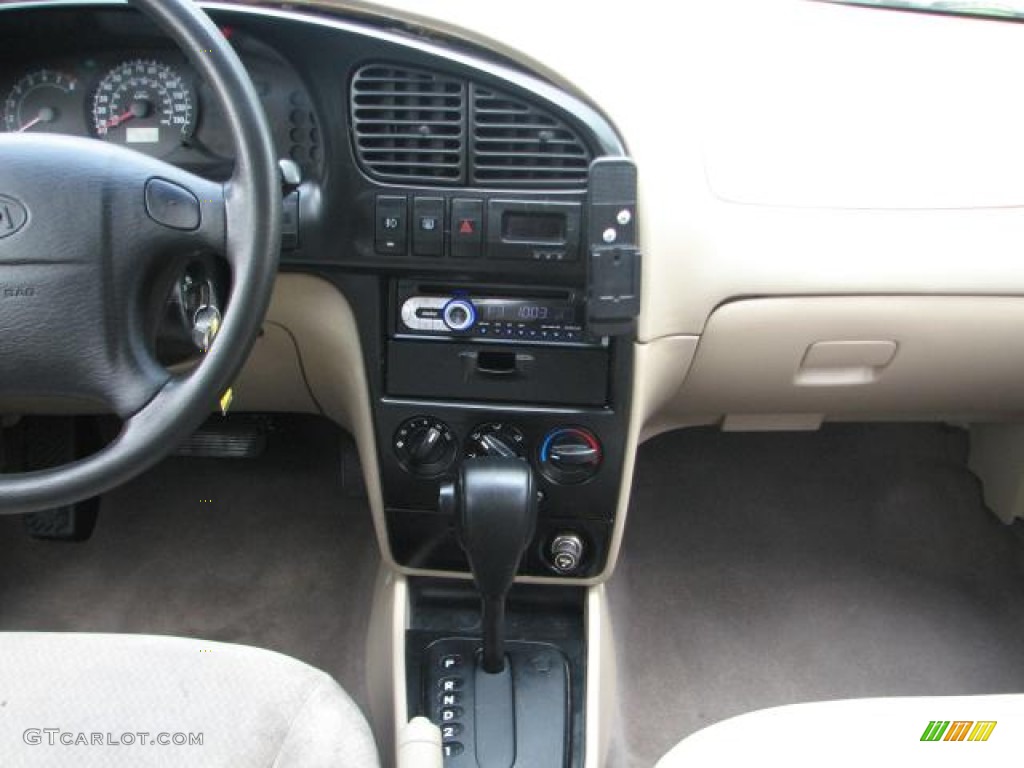 2002 Spectra LS Sedan - White / Gray photo #15