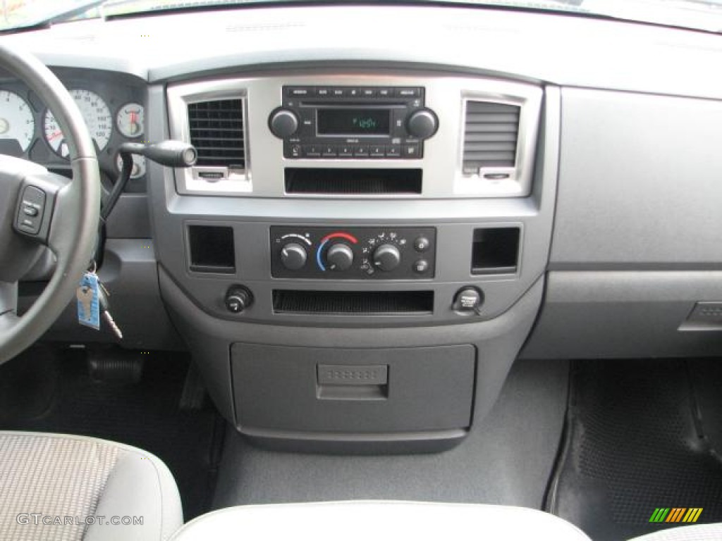 2007 Dodge Ram 1500 SLT Quad Cab Controls Photo #54057719