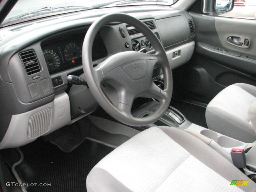 2003 Montero Sport ES - Cambridge Red Pearl / Gray photo #17