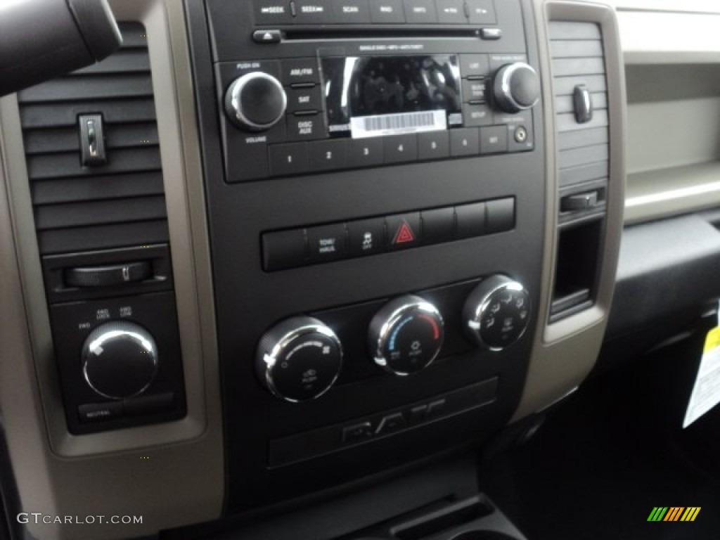 2012 Ram 1500 ST Quad Cab 4x4 - Bright Silver Metallic / Dark Slate Gray/Medium Graystone photo #5