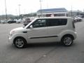 2010 Clear White Kia Soul +  photo #11