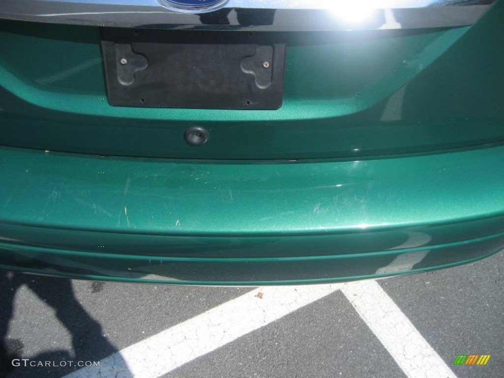 2002 Focus ZX5 Hatchback - Grabber Green Metallic / Dark Charcoal photo #11