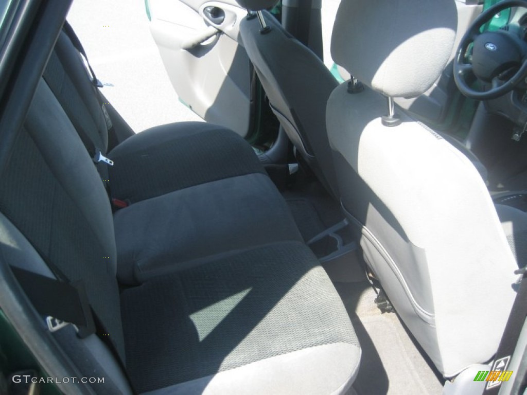 2002 Focus ZX5 Hatchback - Grabber Green Metallic / Dark Charcoal photo #27