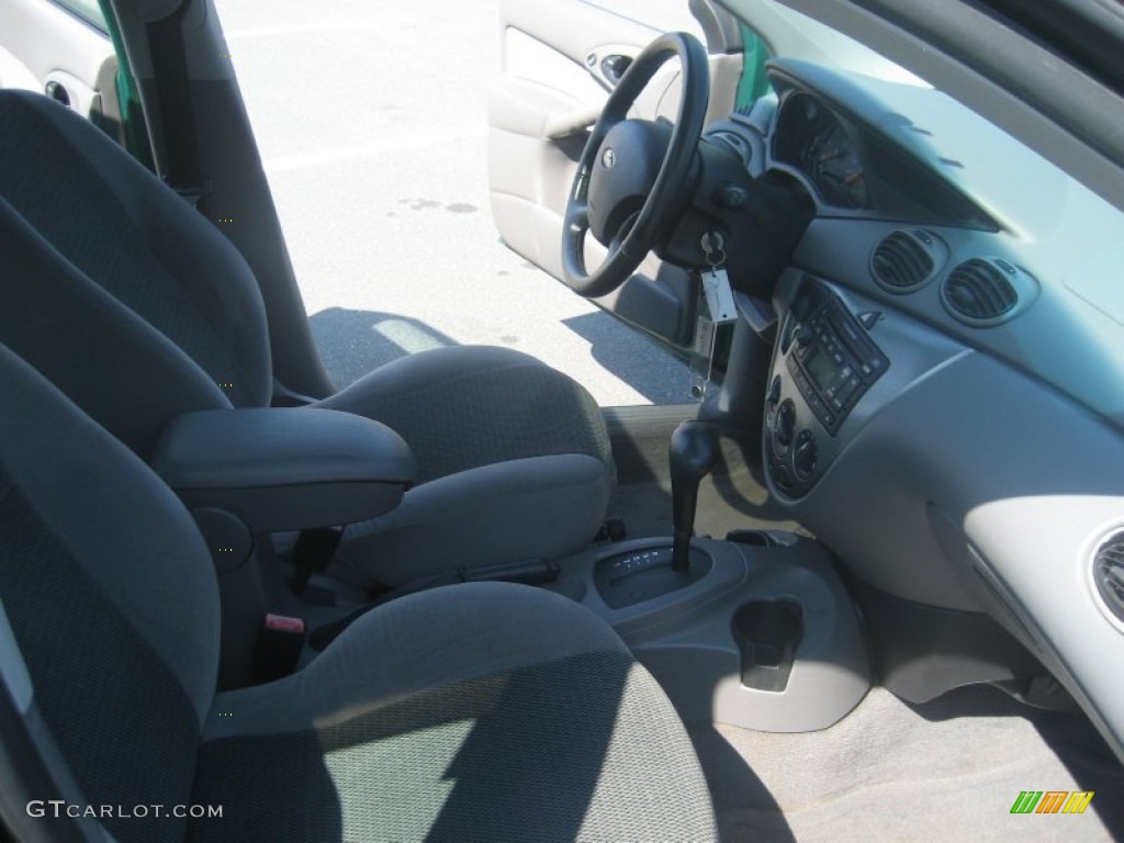 2002 Focus ZX5 Hatchback - Grabber Green Metallic / Dark Charcoal photo #28