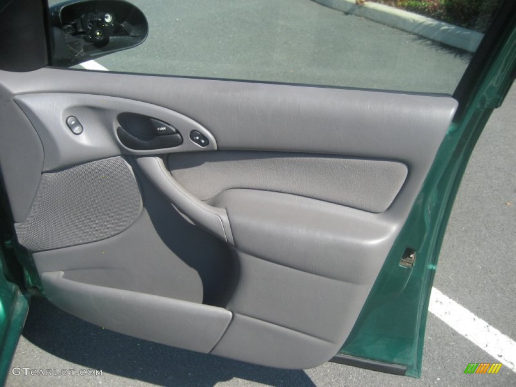 2002 Ford Focus ZX5 Hatchback Dark Charcoal Door Panel Photo #54064790