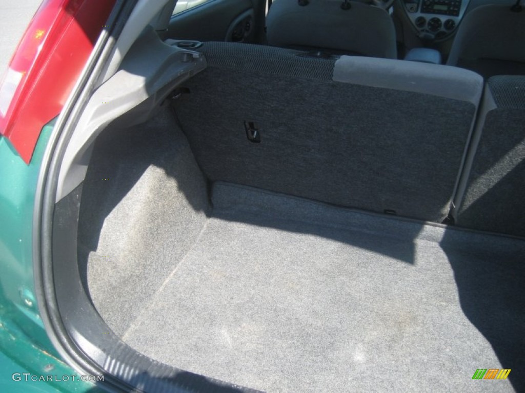 2002 Ford Focus ZX5 Hatchback Trunk Photo #54064820