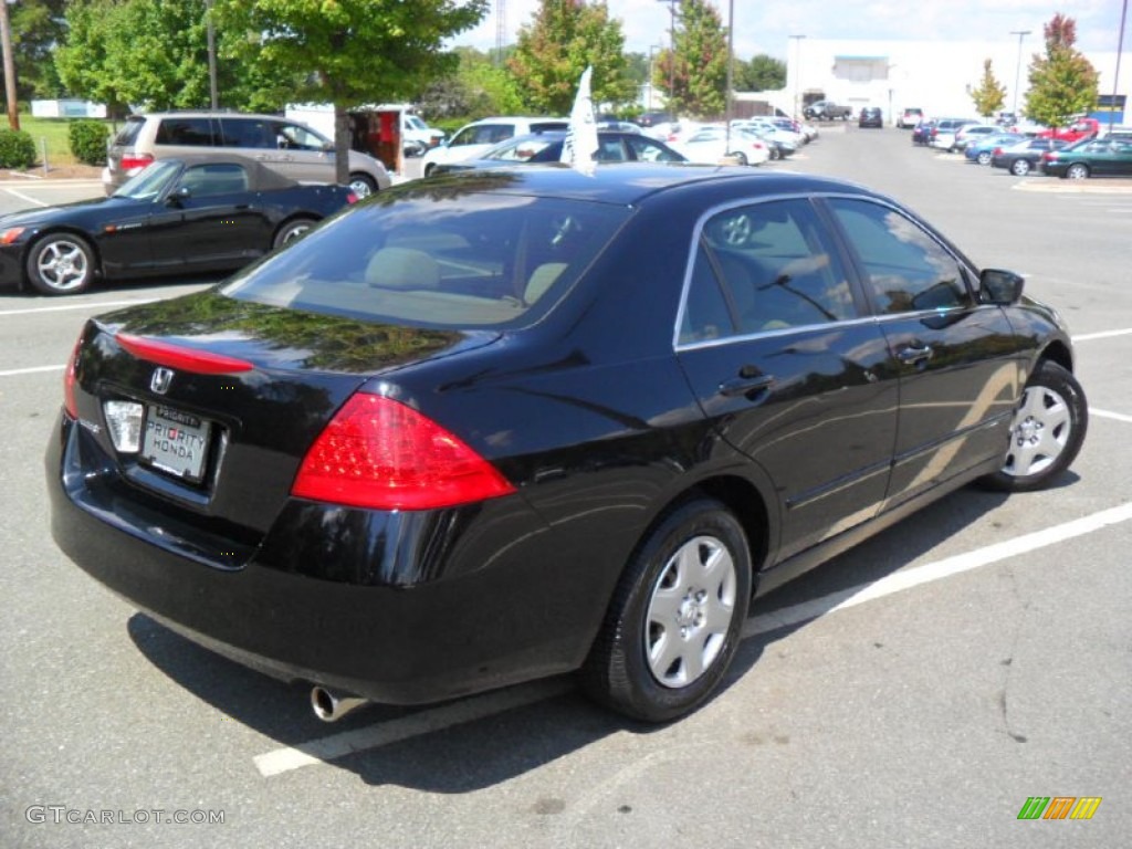 2006 Accord LX Sedan - Nighthawk Black Pearl / Ivory photo #4