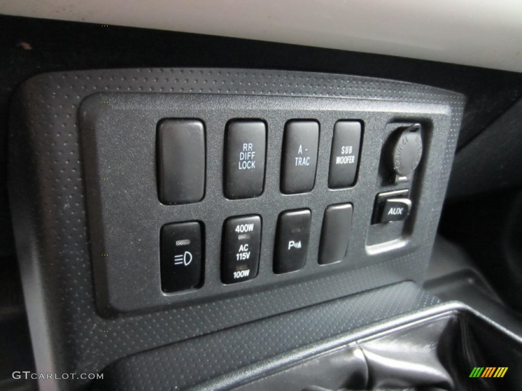 2008 Toyota FJ Cruiser Trail Teams Special Edition 4WD Controls Photos