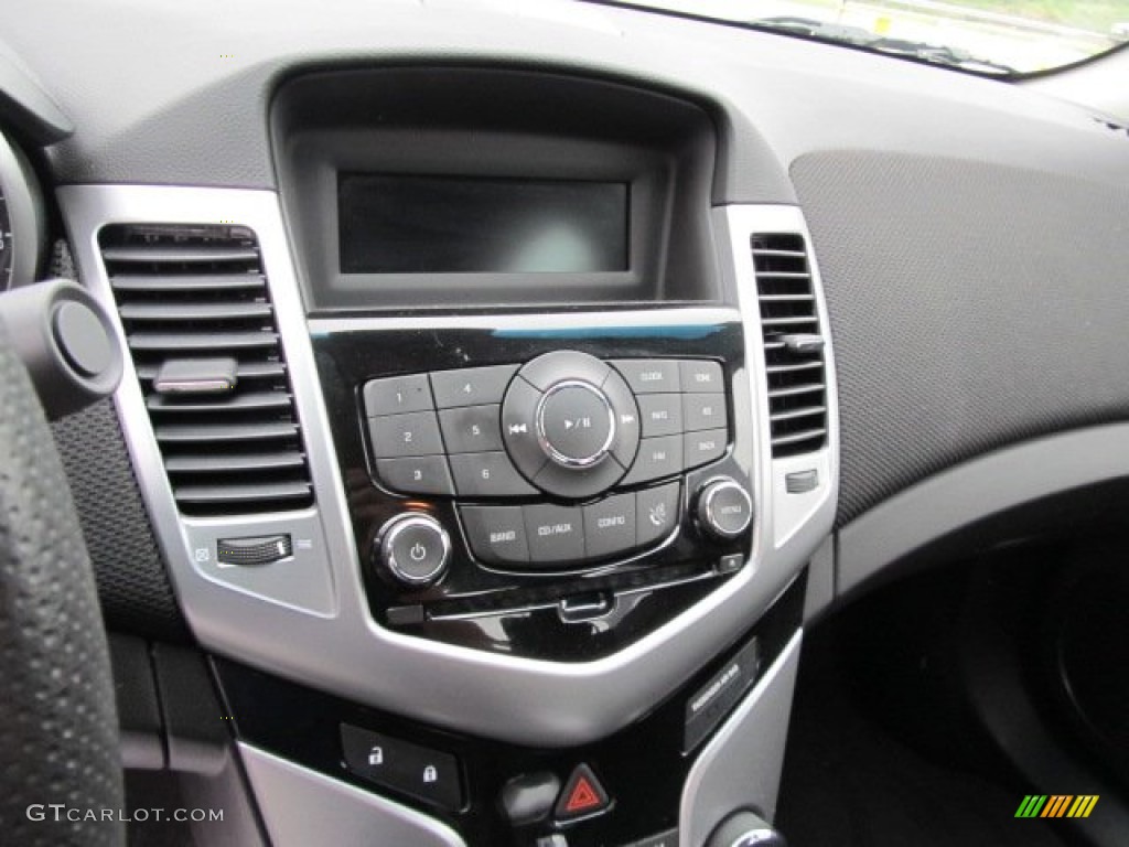 2011 Chevrolet Cruze LT Controls Photo #54070602