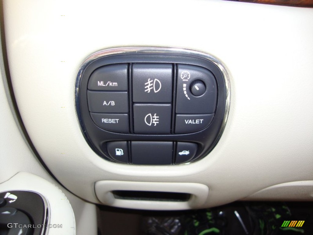 2008 XJ Vanden Plas - Botanical Green / Ivory/Mocha photo #17