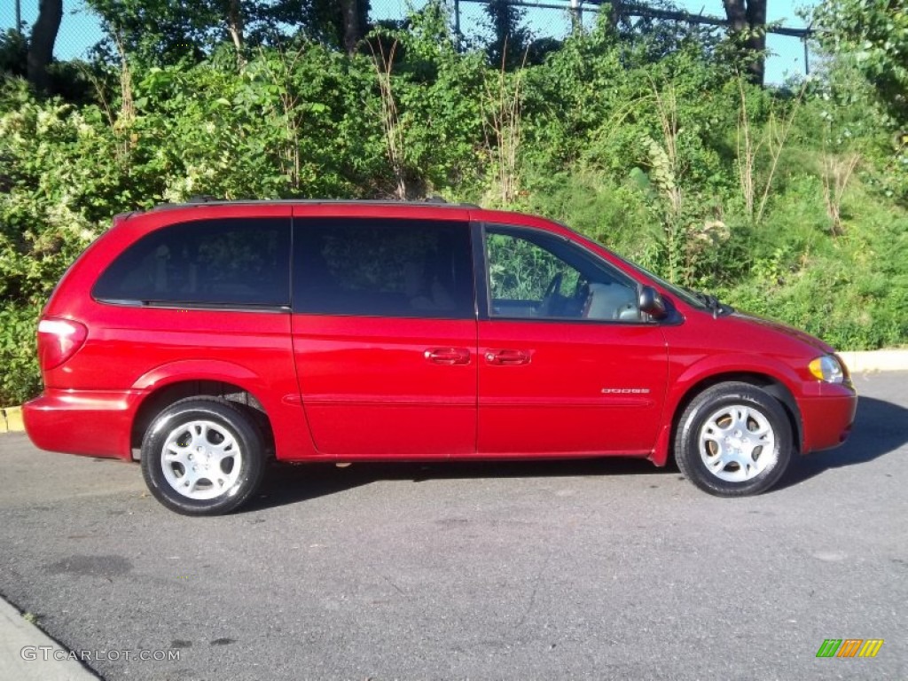 2001 Grand Caravan Sport AWD - Inferno Red Pearlcoat / Taupe photo #4