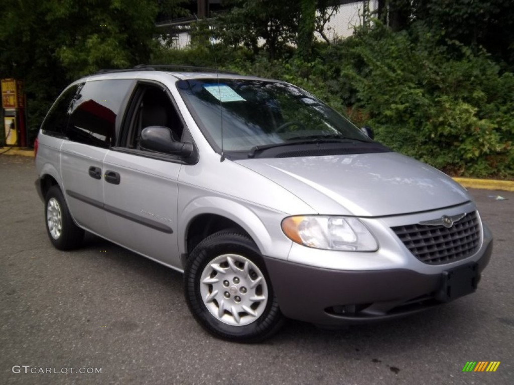 2001 Voyager  - Bright Silver Metallic / Taupe photo #17