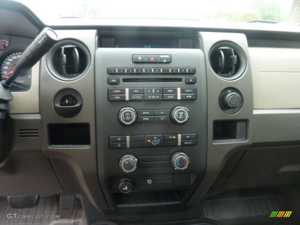 2010 Ford F150 XL Regular Cab 4x4 Controls Photo #54073137