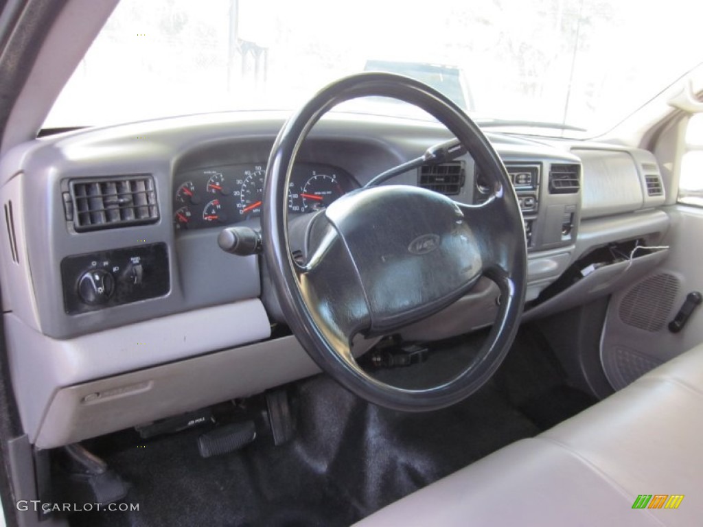 1999 Ford F450 Super Duty XL Regular Cab Utility Truck Medium Graphite Steering Wheel Photo #54073657