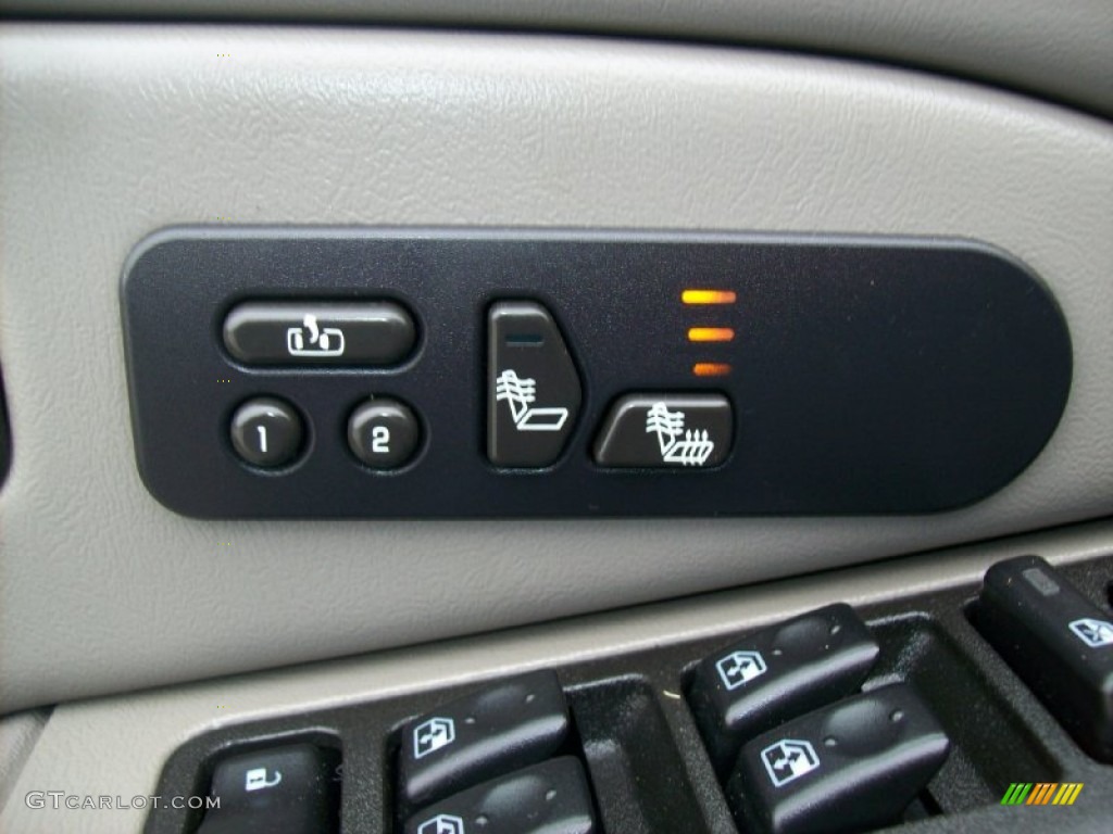 2004 Chevrolet Silverado 2500HD LT Crew Cab 4x4 Controls Photo #54077073