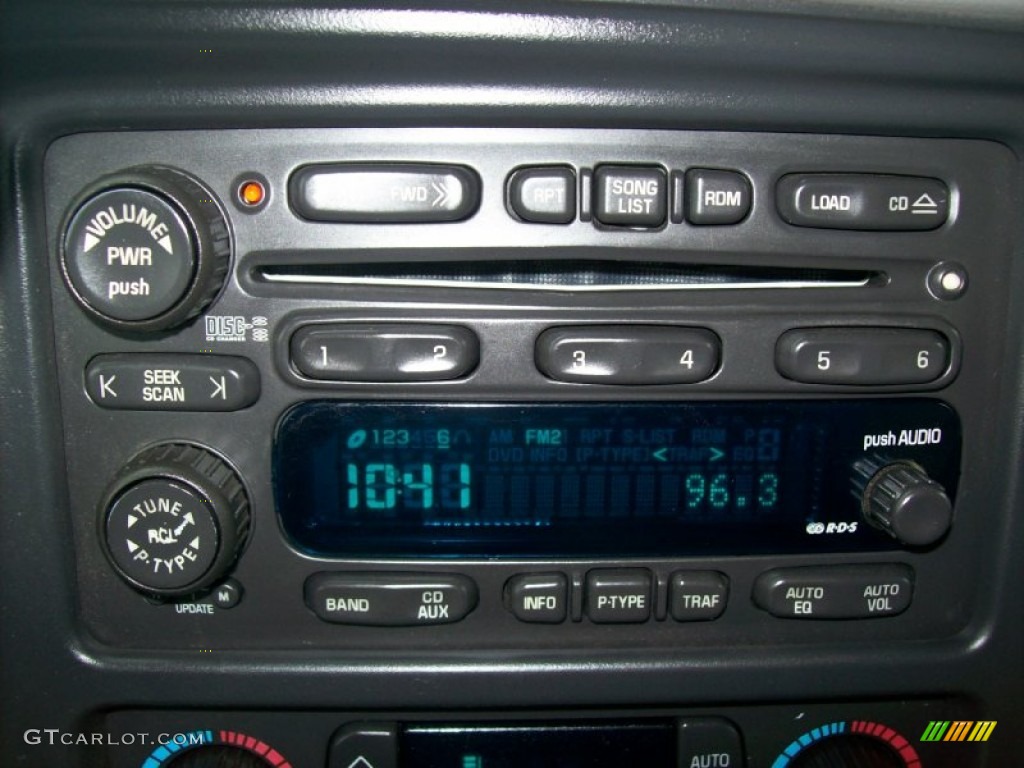 2004 Chevrolet Silverado 2500HD LT Crew Cab 4x4 Audio System Photo #54077172