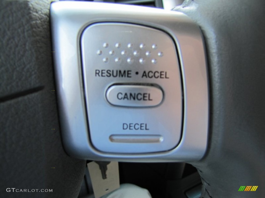 2007 Chrysler Aspen Limited 4WD Controls Photo #54078390