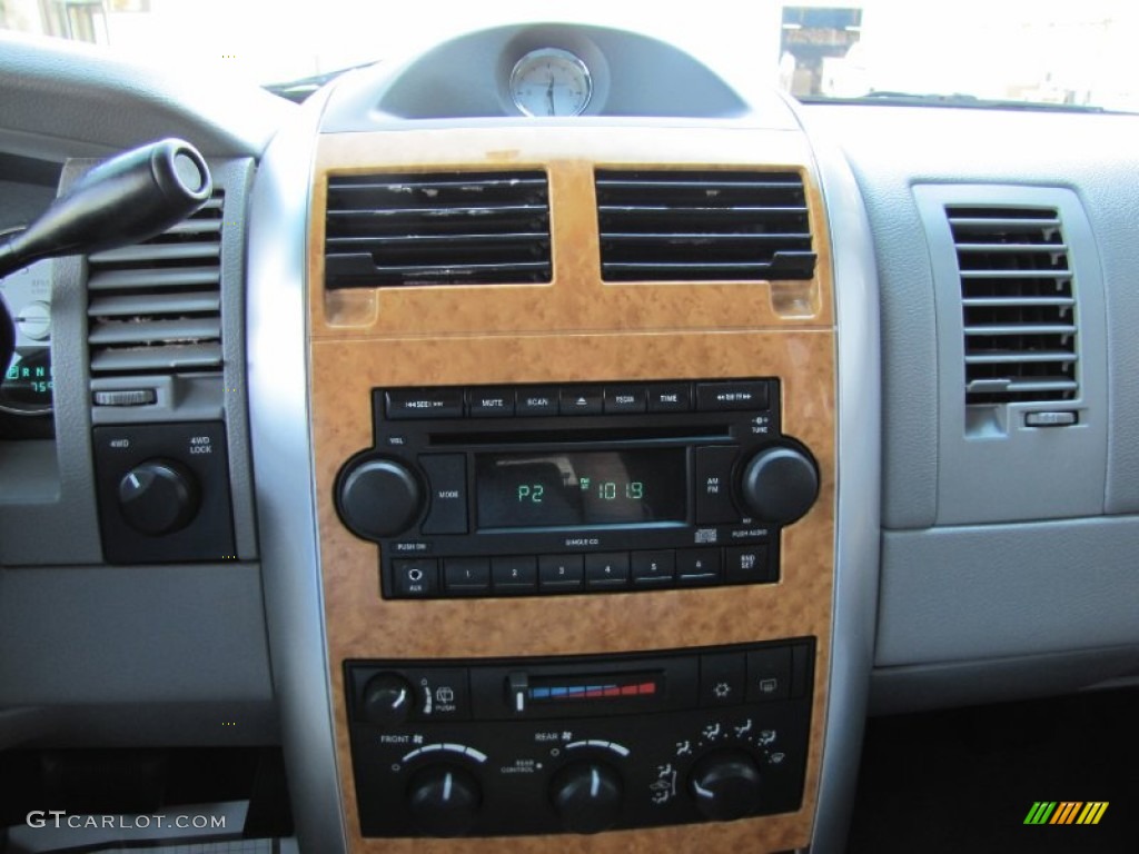 2007 Chrysler Aspen Limited 4WD Controls Photo #54078453
