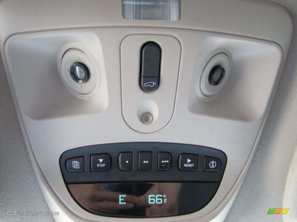 2007 Chrysler Aspen Limited 4WD Controls Photo #54078525