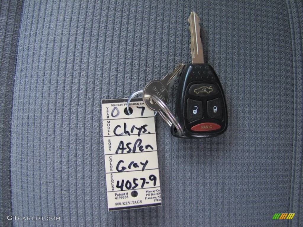 2007 Chrysler Aspen Limited 4WD Keys Photo #54078693