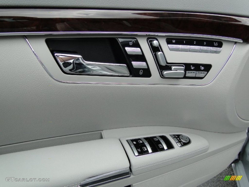 2012 Mercedes-Benz S 550 Sedan Ash/Grey Door Panel Photo #54078933