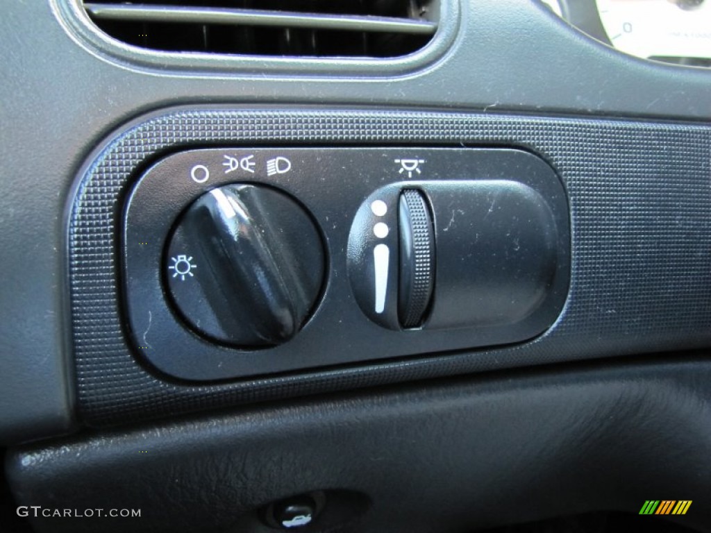 2003 Dodge Intrepid SE Controls Photo #54080121