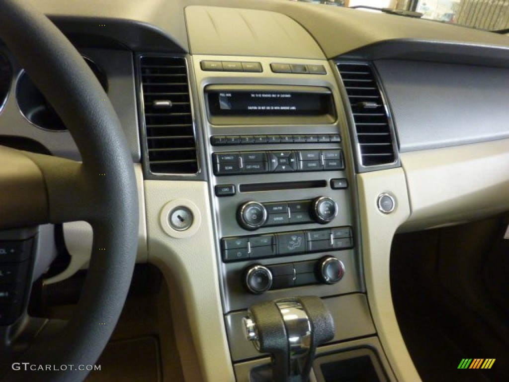 2011 Ford Taurus SE Controls Photos