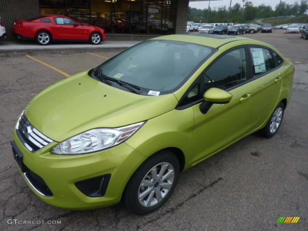 2012 Fiesta SE Sedan - Lime Squeeze Metallic / Charcoal Black/Blue photo #8