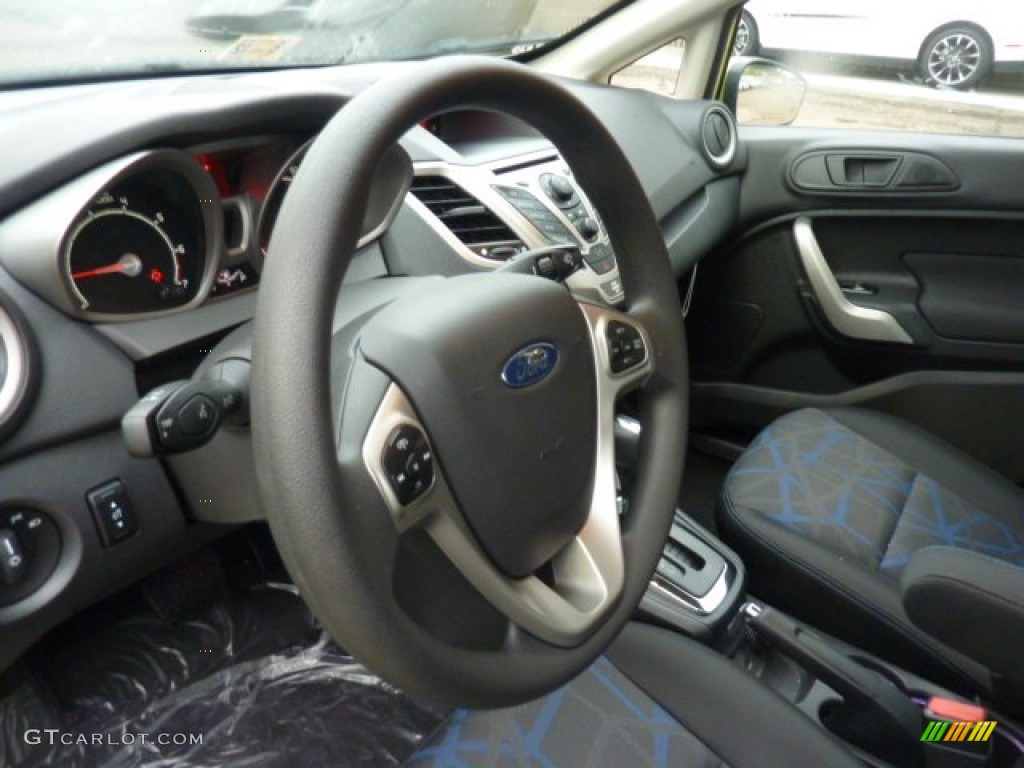 2012 Ford Fiesta SE Sedan Charcoal Black/Blue Steering Wheel Photo #54081525
