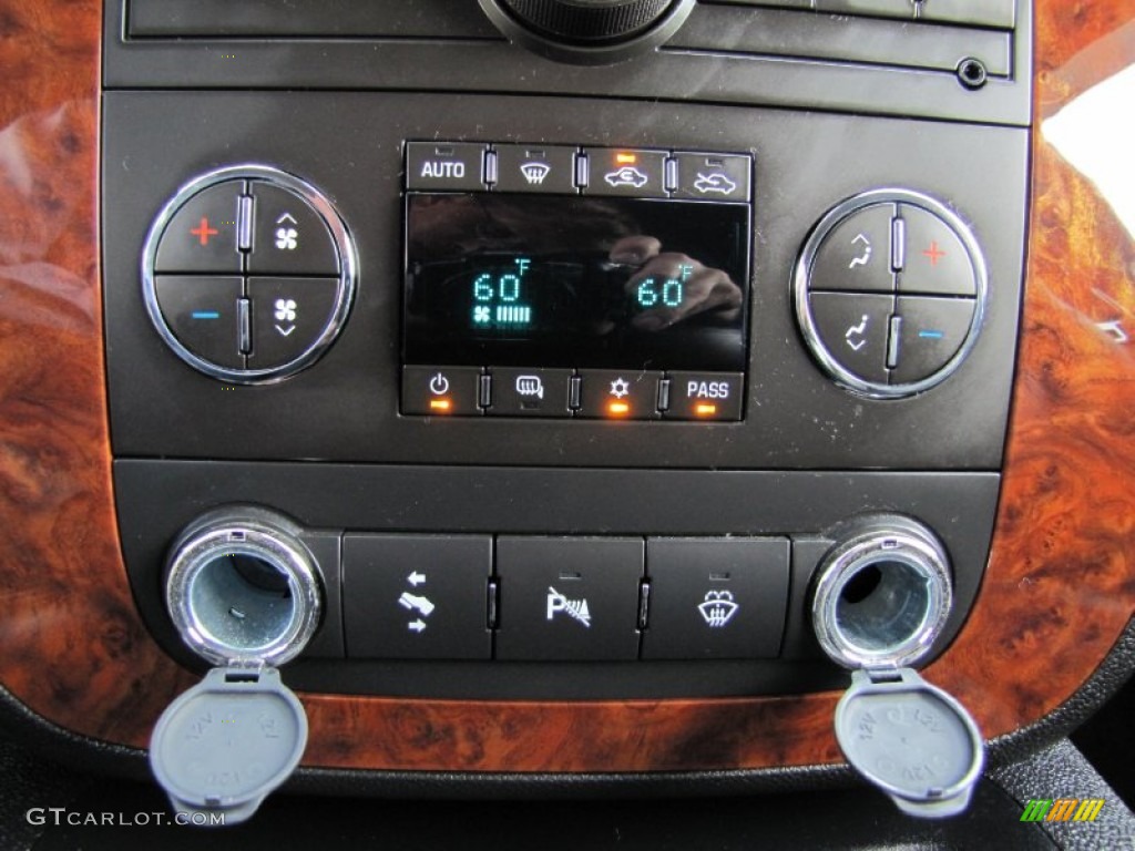 2007 Chevrolet Silverado 3500HD LTZ Crew Cab 4x4 Dually Controls Photo #54081639