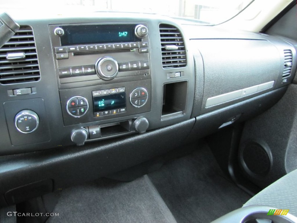 2008 Chevrolet Silverado 1500 LT Crew Cab 4x4 Controls Photo #54083523