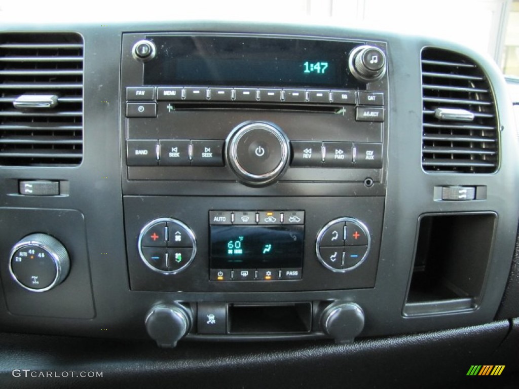 2008 Chevrolet Silverado 1500 LT Crew Cab 4x4 Controls Photo #54083532
